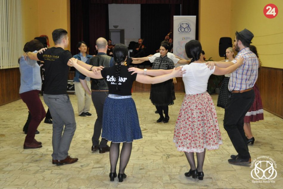 Ilustračný obrázok k článku Svojrázny čardáš aj iné tance: Sledujte, ako to vyzeralo na tanečnej škole v Poráči