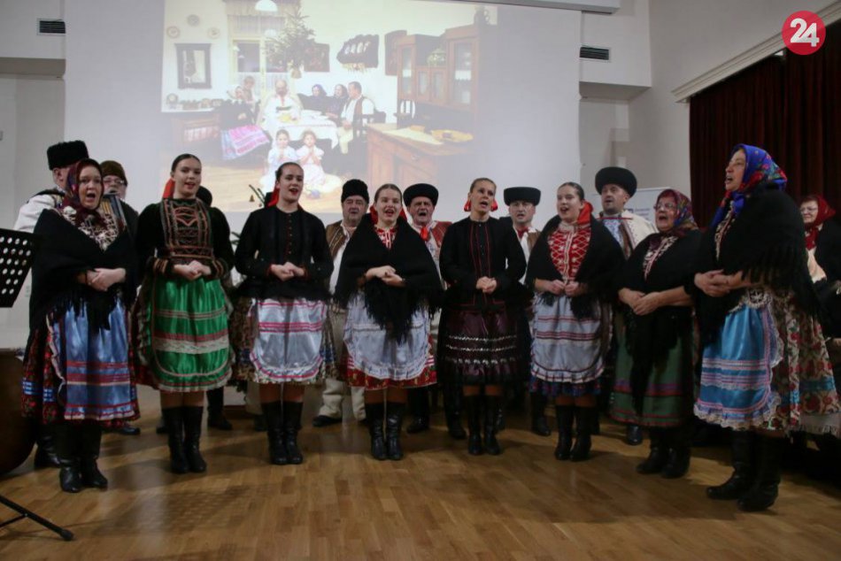Ilustračný obrázok k článku FOTO a VIDEO: Folklórny večer v Rožňave, hlavnou témou boli Gemerské Vianoce