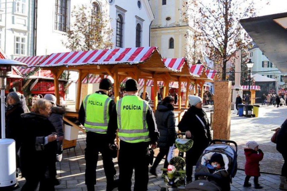 Ilustračný obrázok k článku Na vianočných trhoch sa pohybuje viac policajtov ako zvyčajne. Niektorí sú v civile