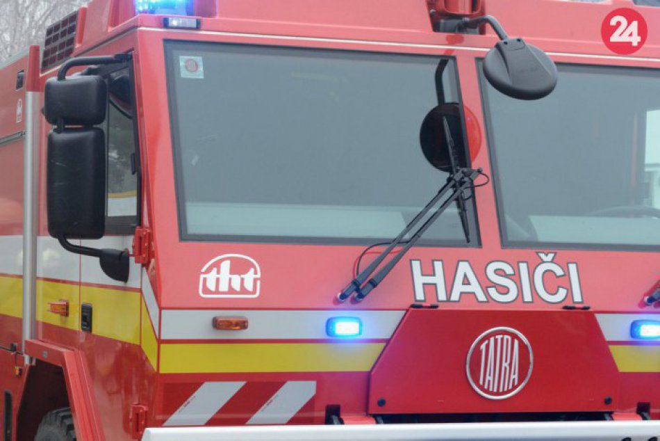 Ilustračný obrázok k článku Rozsiahle požiare pri Luníku IX i v okolí Košíc: V plnom nasadení vyše 20 hasičov