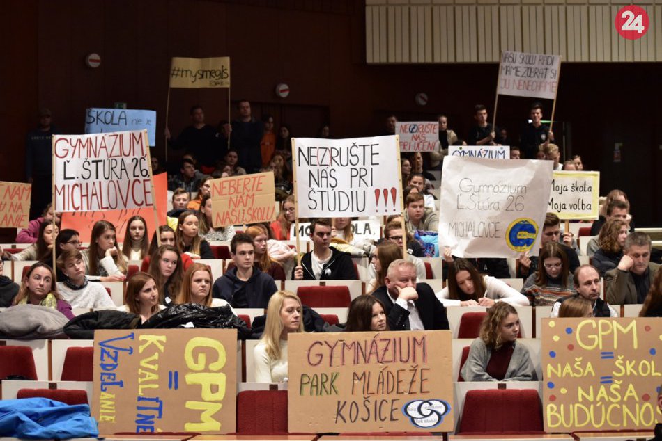 Ilustračný obrázok k článku Študenti z Košíc a Michaloviec prišli protestovať na krajské zastupiteľstvo