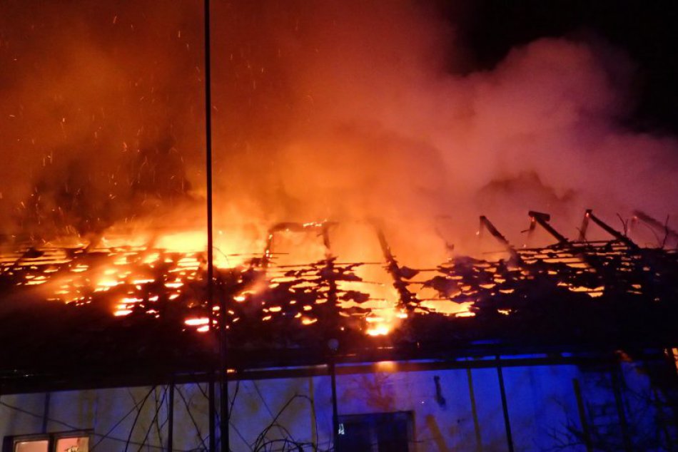 Ilustračný obrázok k článku Nočný požiar rodinného domu v Gemerskej Polome: Na mieste profesionáli aj dobrovoľníci, FOTO!