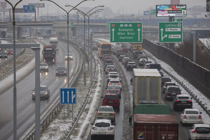 Ilustračný obrázok k článku Doprava v Bratislave je naďalej komplikovaná, viaceré linky MHD majú meškanie
