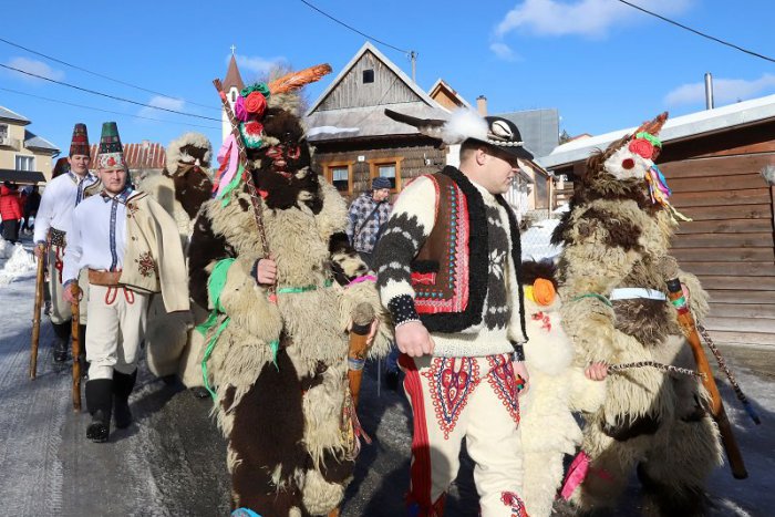 Ilustračný obrázok k článku VIDEO: V obci Lom nad Rimavicou sa pred koncom roka zabávali pri pastierskych hrách