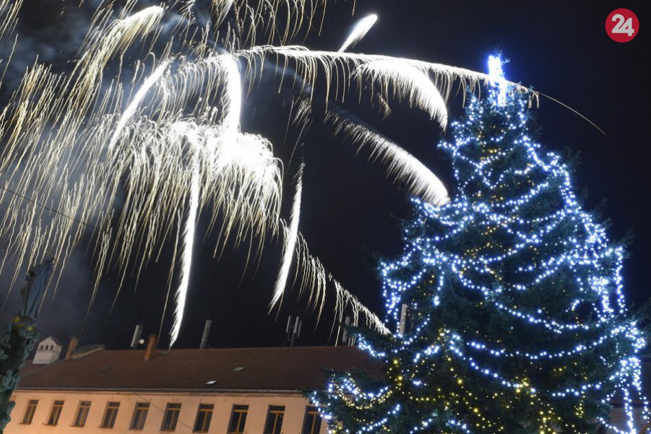 Ilustračný obrázok k článku VIDEO+FOTO: Takýto bol Silvester v centre Košíc a oslavy zavŕšil impozantný ohňostroj
