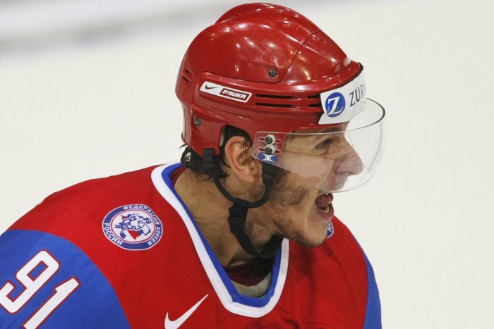 Ilustračný obrázok k článku Ruský hokejista Saprykin sa nevpratal do kože: Lietadlo muselo núdzovo pristáť