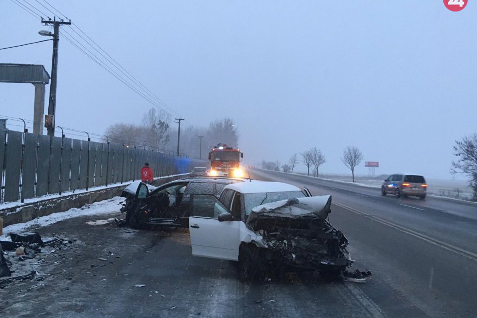 Ilustračný obrázok k článku FOTKY z miesta: Pri Prešove sa stala nehoda dvoch áut. Zranili sa štyria ľudia