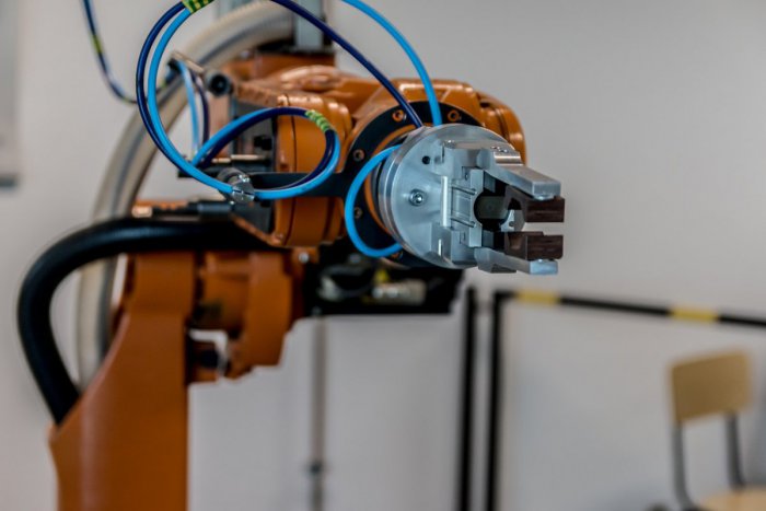 Ilustračný obrázok k článku Automatizácia mení pracovné prostredie: Zastúpenie robotov v slovenskom priemysle rastie