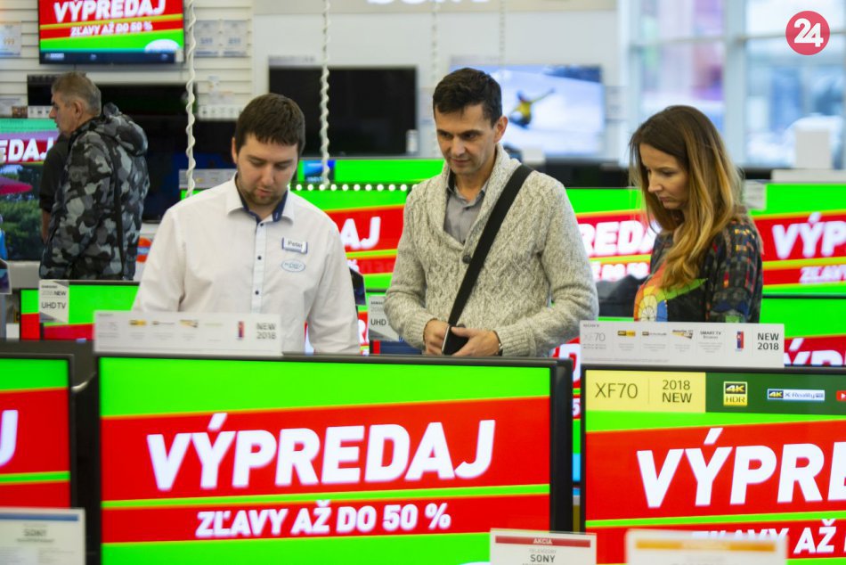 Ilustračný obrázok k článku Slováci sa chystajú na povianočné výpredaje: Plánujú nakúpiť oblečenie a elektroniku