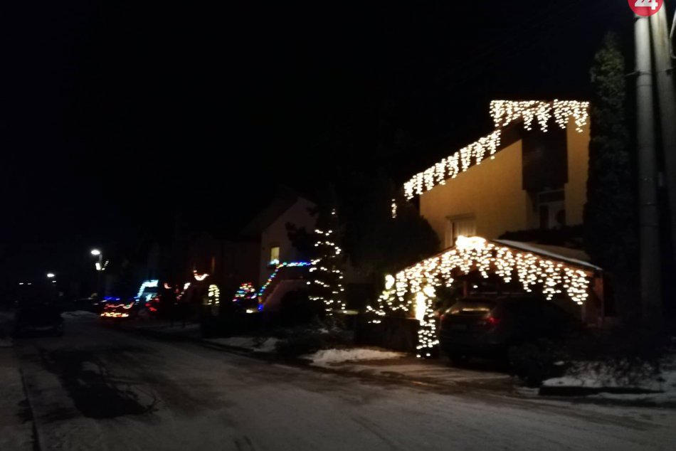Ilustračný obrázok k článku Ulica ako z rozprávky: Takúto vianočnú výzdobu majú v susedných Smižanoch