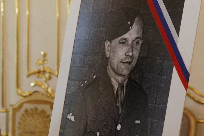 Ilustračný obrázok k článku RTVS má náhradu za Gombitovú: V Najväčšom Slovákovi ju nahradí hrdinský vojak