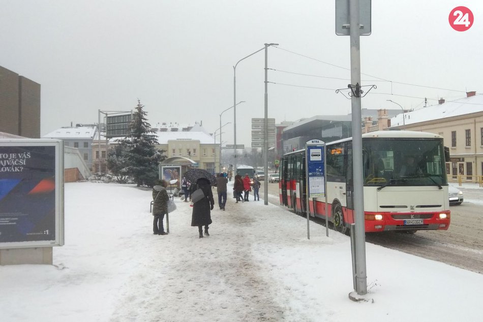 Ilustračný obrázok k článku Nitra si proti zime povolala posilu: Sneh budú odpratávať aj väzni