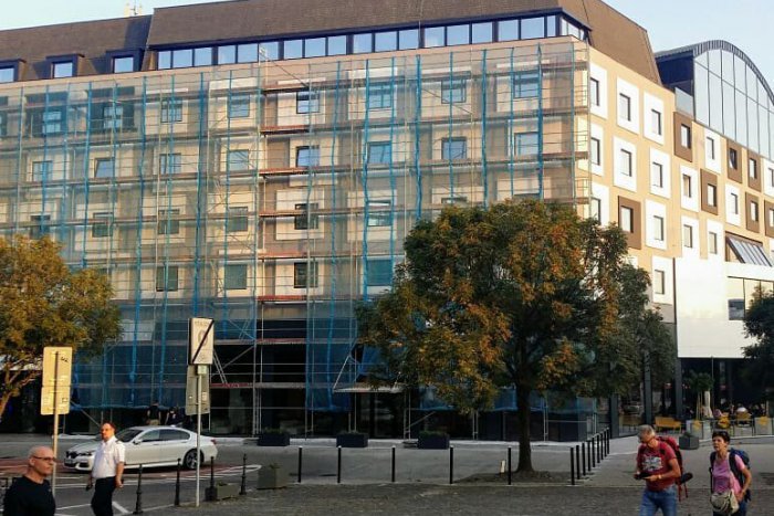 Ilustračný obrázok k článku Kedy sa hotel Danube dočká obnovenia kritizovanej fasády? Termín je zatiaľ v nedohľadne