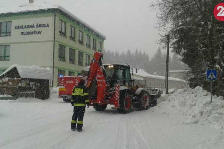 Ilustračný obrázok k článku FOTO: Žilinskí hasiči pomáhajú pri snehovej kalamite