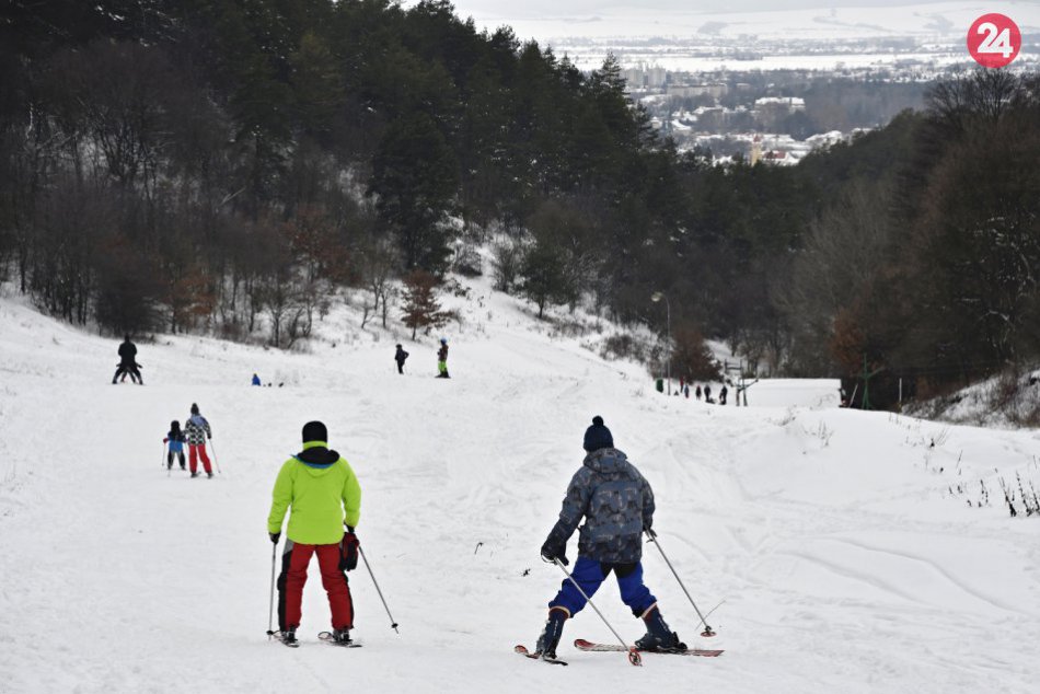 Ilustračný obrázok k článku Snehová pokrývka pomaly klesá: Možno nastala posledná možnosť na lyžovačku