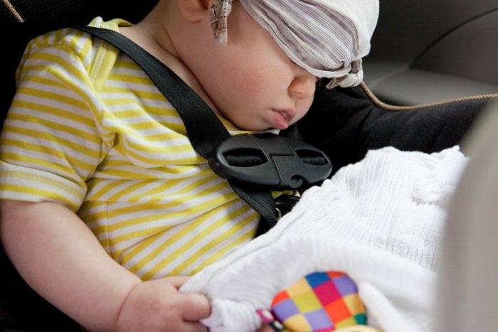 Ilustračný obrázok k článku RADÍME: Pre bezpečnosť detí počas jazdy je dôležité správne pripútanie v autosedačke