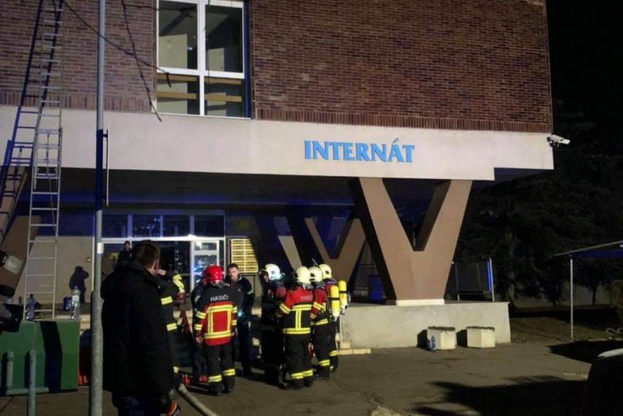 Ilustračný obrázok k článku V Ružinove horí internát: Hasiči z budovy evakuovali všetky osoby