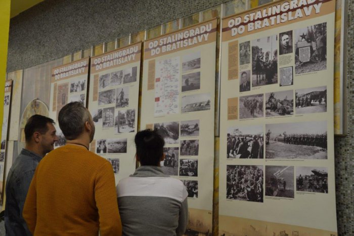 Ilustračný obrázok k článku Šaľanom prichystali filmový festival: Potešili vojenskou históriou, FOTO