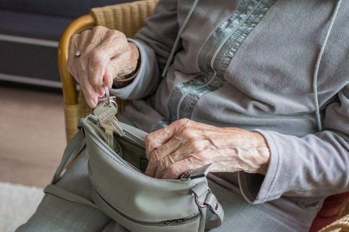 Ilustračný obrázok k článku Malí lupiči: Dôchodkyňu prepadli dve deti, košická polícia trestné stíhanie zastavila