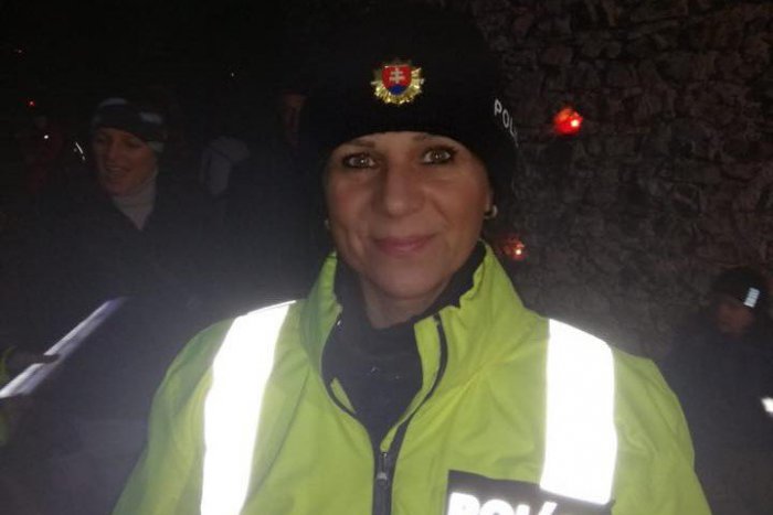 Ilustračný obrázok k článku Známa tvár ako ju nepoznáme: Policajná hovorkyňa v plavkách a poriadnej kose! FOTO