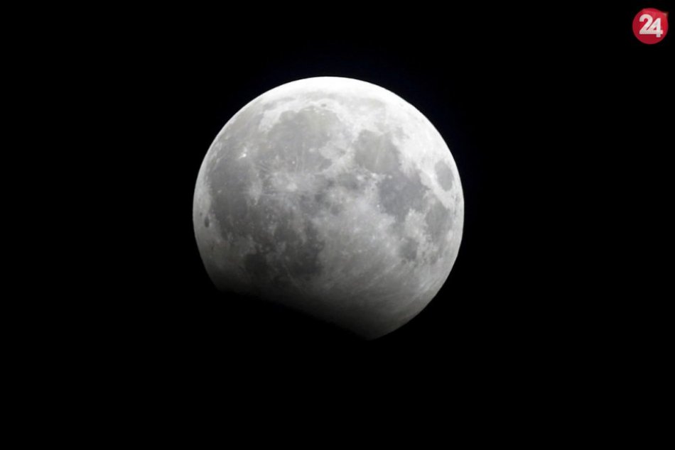 Ilustračný obrázok k článku Nenechajte si ujsť: V Planetáriu bude pozorovanie zatmenia Mesiaca pre verejnosť