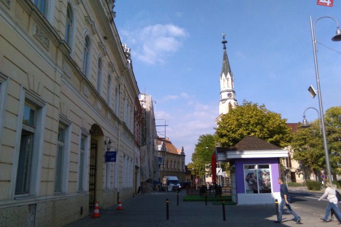 Ilustračný obrázok k článku Historická budova na Kubínyiho námestí v Lučenci sa dočkala rekonštrukcie
