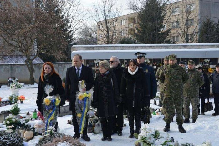 Ilustračný obrázok k článku Uctili si pamiatku vojakov z Rožňavy: Uplynulo 13 rokov od leteckého nešťastia, FOTO