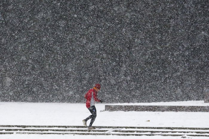 Ilustračný obrázok k článku Čakajú nás výdatné zrážky: Na severe Slovenska môže do rána snežiť