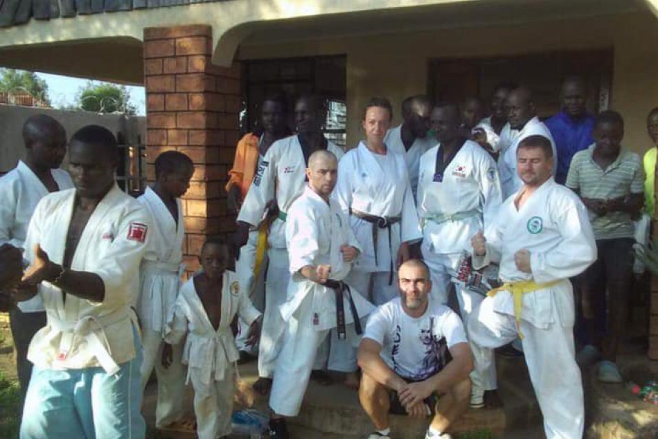 Ilustračný obrázok k článku Tréneri z Karate klubu Junior Prešov navštívili Keňu: Po návrate si vážia to, čo majú tu