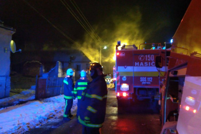 Ilustračný obrázok k článku FOTO: Potraviny v rodinnom dome v obci Veľké Dravce pohltil oheň