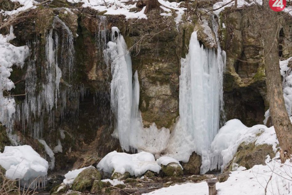 Ilustračný obrázok k článku TIP na výlet: Hájske vodopády v zimnom šate sú nádherné! FOTO