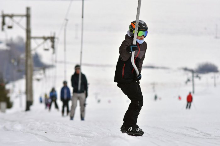 Ilustračný obrázok k článku Víkendová lyžovačka v okolí Bystrice: Strediská hlásia ideálne podmienky