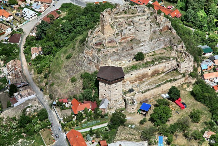 Ilustračný obrázok k článku Mesto chce pokračovať v obnove hradu, v pláne je i vyhliadková veža
