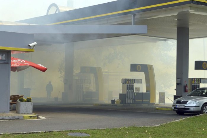 Ilustračný obrázok k článku Nebezpečná hra s ohňom na čerpacej stanici: Muž polial stojan benzínom a pokúsil sa ho zapáliť