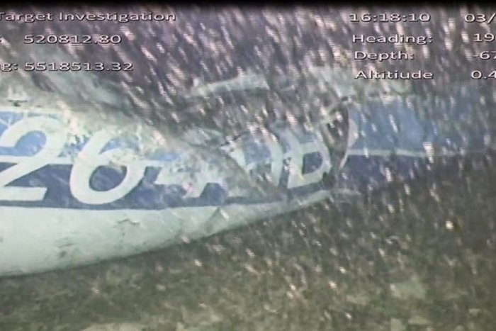 Ilustračný obrázok k článku Z trosiek lietadla, v ktorom sa viezol nezvestný Sala, vytiahli jedno telo