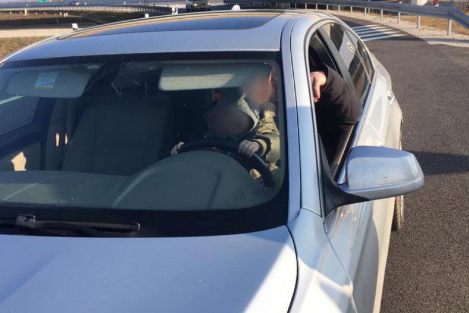 Ilustračný obrázok k článku Policajti dostali tip: Batizovčan (44) šoféroval bez vodičáku a pod parou