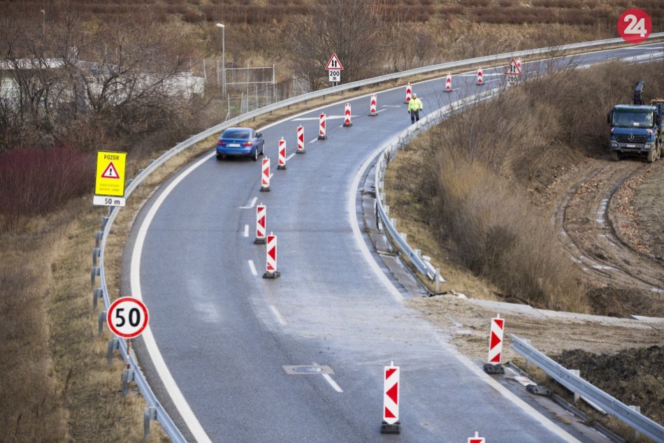 Ilustračný obrázok k článku Vodiči, pozor! Národná diaľničná spoločnosť upozorňuje na obmedzenia na D2 neďaleko Stupavy
