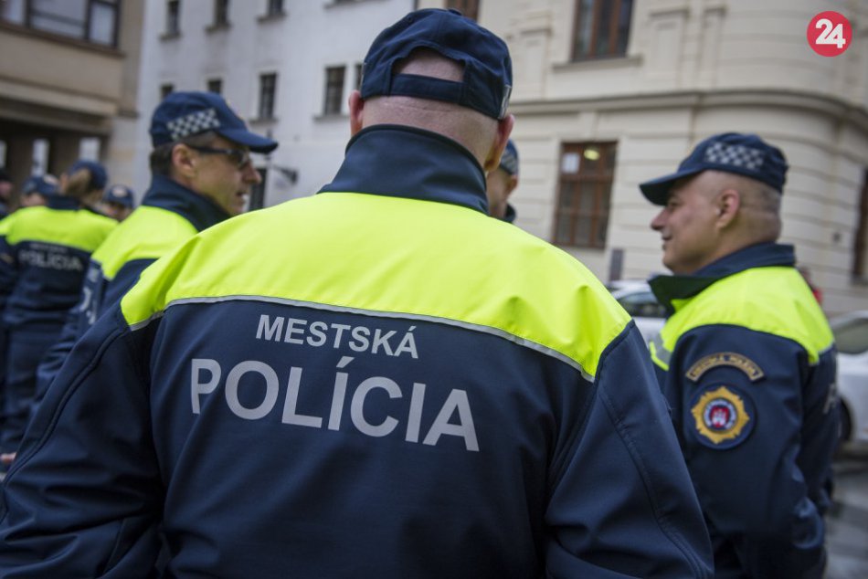 Ilustračný obrázok k článku Mikulášska mestská polícia upozorňuje: Podozrivý muž má deťom ponúkať cukríky