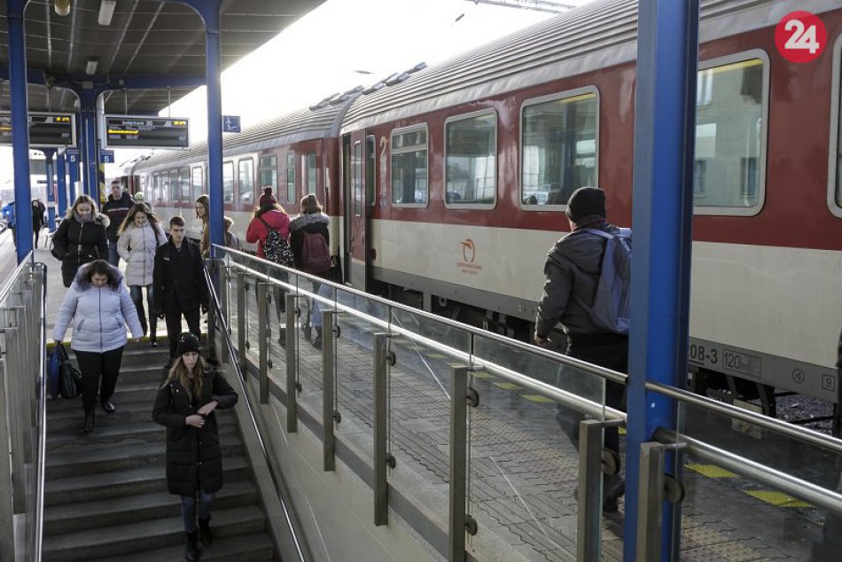 Ilustračný obrázok k článku Pevné nervy: Vlaky z aj do Bratislavy meškajú desiatky minút
