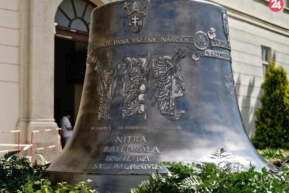 Ilustračný obrázok k článku Pod Zoborom sa rozozvučia kostolné zvony: Pripomenú obete pandémie Covid-19