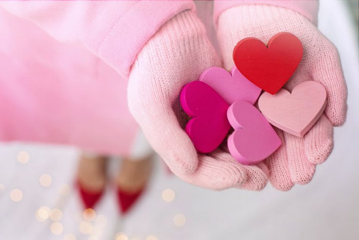 Ilustračný obrázok k článku Valentín v podaní osobností mesta: Veselé ponožky i oslava dcériných okrúhlin