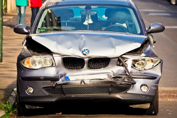 Ilustračný obrázok k článku Stala sa vám pri šoférovaní škodová udalosť? Hlavne neblokujte dopravu!
