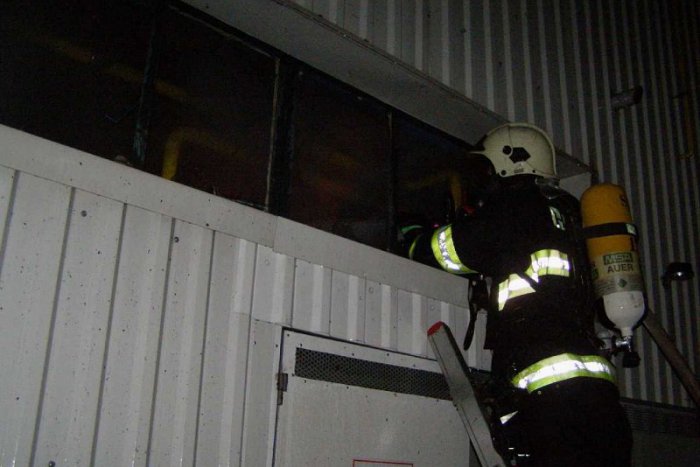 Ilustračný obrázok k článku Hasiči zasahujú pri požiari pilín v Tomášovciach pri Lučenci