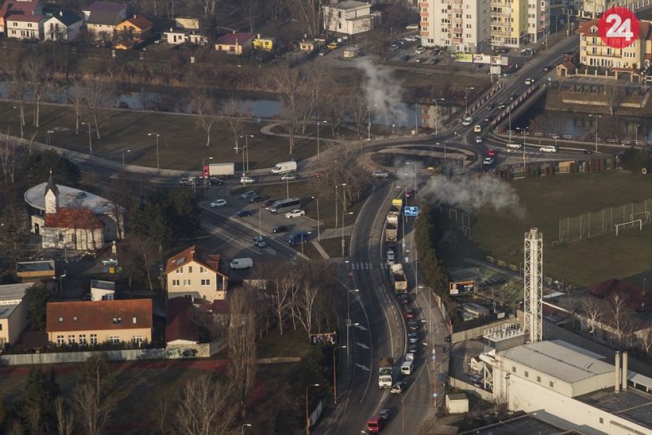 Ilustračný obrázok k článku Vodiči sa v Bratislave zdržia najmä na zjazde z Prístavného mosta na Bajkalskú