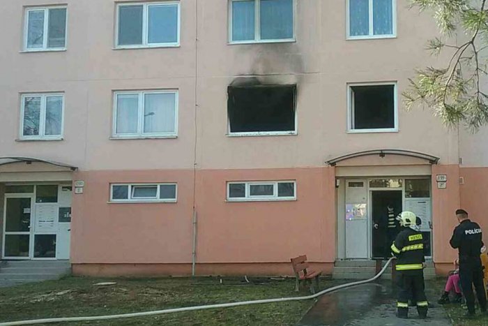 Ilustračný obrázok k článku Požiar bytu v Trenčíne: Hasiči evakuovali osem osôb, FOTO