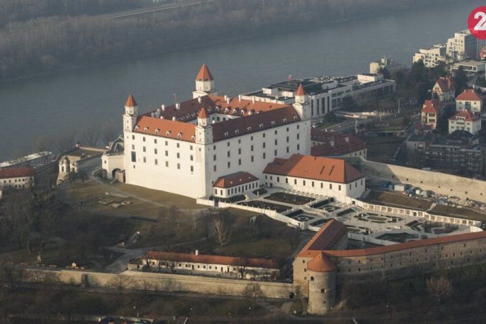 Ilustračný obrázok k článku Vodiči, pozor! Parkovanie pri Bratislavskom hrade bude obmedzené, doprava spomalená