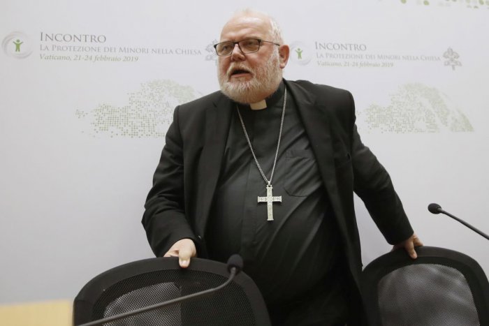 Ilustračný obrázok k článku Nemecký kardinál tvrdí, že cirkev ničila dokumenty o pedofilných kňazoch