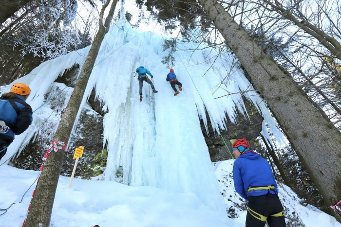 Ilustračný obrázok k článku Nový ľadopád na Skalke otestovali lezci: Trúfli by ste si? FOTO