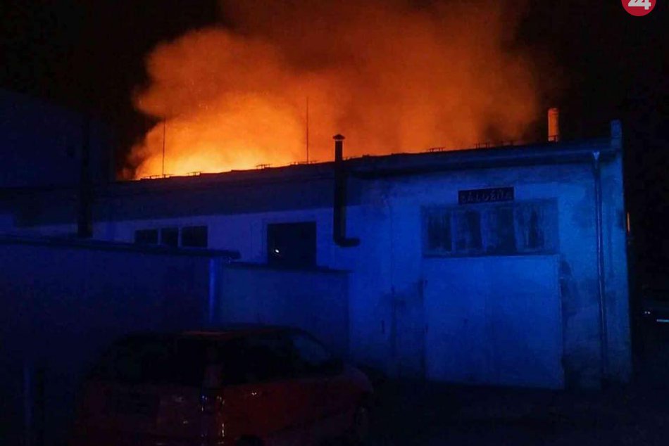 Ilustračný obrázok k článku Požiar výrobnej haly a priľahlých objektov: V akcii aj hasiči z Topoľčian, FOTO