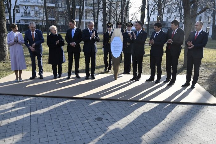 Ilustračný obrázok k článku FOTO: Prezidenti B9 prijali v Košiciach spoločnú deklaráciu, odhalili i pamätník